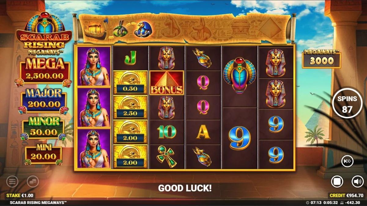 Tampilan layar permainan slot Scarab Rising Megaways dengan tema Mesir Kuno